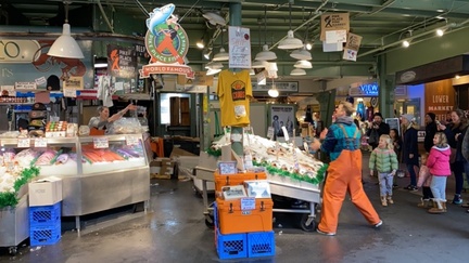 Pikes Place Market fish throwing
